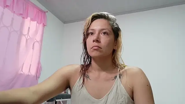 Snapshot of MommyMiaWs chatting on November 21, 2025, 7:35 pm MommyMiaWs online show from November 21, 2025, 7:35 pm