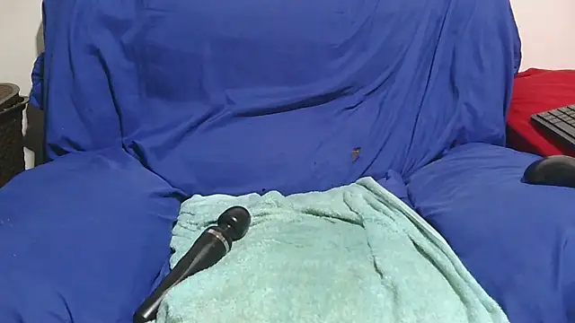 Snapshot of sluttylaura21 chatting on March 20, 2026, 12:00 am sluttylaura21 online show from March 20, 2026, 12:00 am