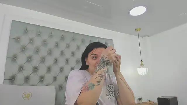 anette cooper online show from April 8, 2026, 3:08 am