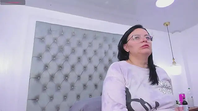 anette cooper online show from September 16, 2025, 3:18 am