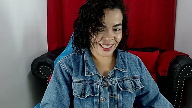 Snapshot of Abril_Beltran_ chatting on November 25, 2025, 11:43 am Abril Beltran online show from November 25, 2025, 11:43 am