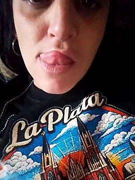estefyzapata online show from May 6, 2026, 7:40 pm