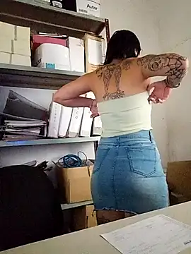 estefyzapata online show from February 3, 2026, 6:46 pm