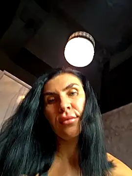 Snapshot of XeniaBlu chatting on November 10, 2025, 7:57 am XeniaBlu online show from November 10, 2025, 7:57 am