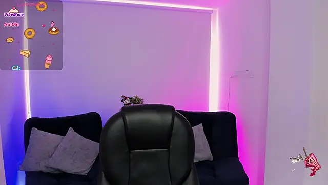 emilly smith 1 online show from February 14, 2026, 8:31 pm