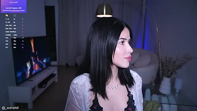 anniehillofficial online show from September 16, 2025, 8:43 pm