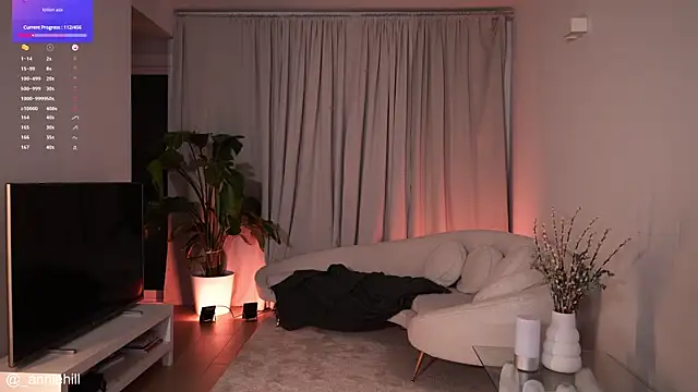 anniehillofficial online show from January 31, 2025, 11:45 pm