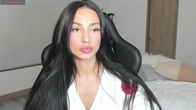 EvaMoet online show from March 1, 2025, 8:34 am