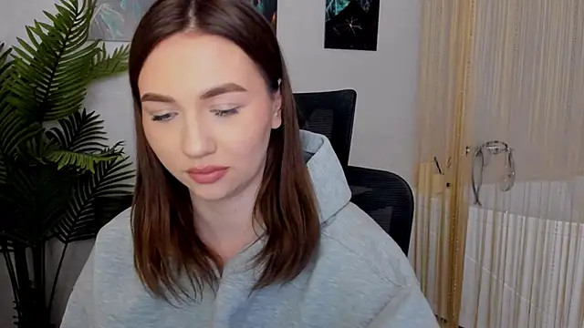 GracefulLook online show from February 17, 2025, 10:38 pm