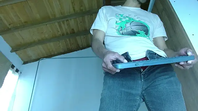 JohanyLatino online show from July 14, 2026, 10:49 pm