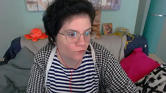 Snapshot of EverlyRays chatting on November 28, 2025, 5:18 am EverlyRays online show from November 28, 2025, 5:18 am