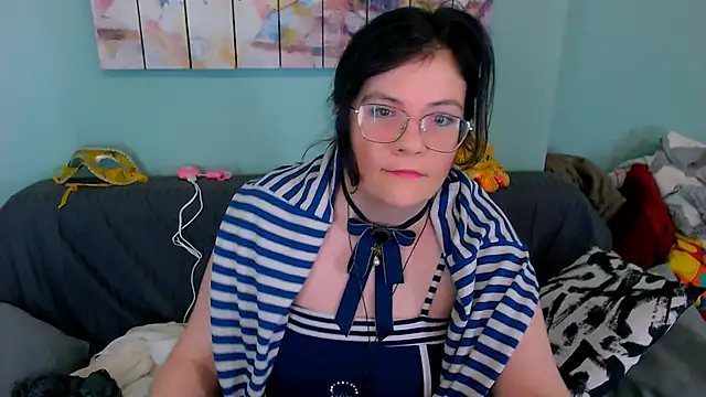 Snapshot of EverlyRays chatting on April 17, 2026, 7:22 am EverlyRays online show from April 17, 2026, 7:22 am