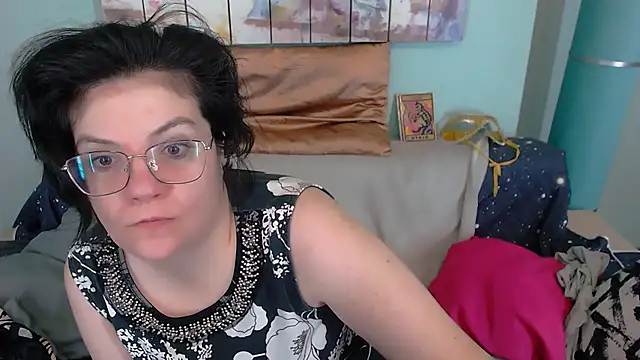 Snapshot of EverlyRays chatting on November 27, 2025, 7:31 am EverlyRays online show from November 27, 2025, 7:31 am