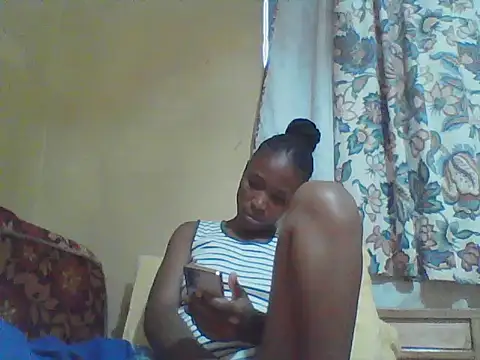 Snapshot of Smillie_prety chatting on June 13, 2026, 4:43 am Smillie prety online show from June 13, 2026, 4:43 am