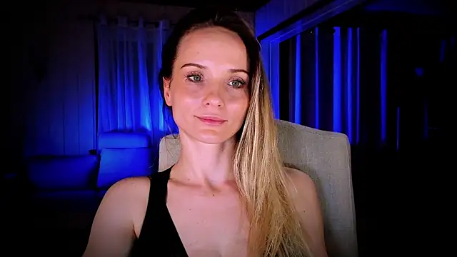 Snapshot of Louise-dance chatting on January 12, 2025, 4:00 am Louise-dance online show from January 12, 2025, 4:00 am