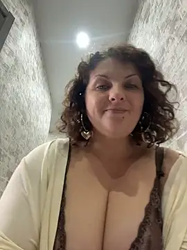 Snapshot of Taisia_W chatting on May 9, 2026, 10:29 am Taisia W online show from May 9, 2026, 10:29 am