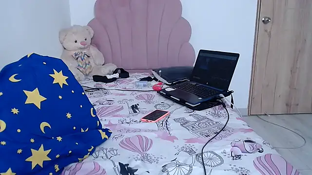 lady hot2xx online show from March 10, 2026, 4:11 pm