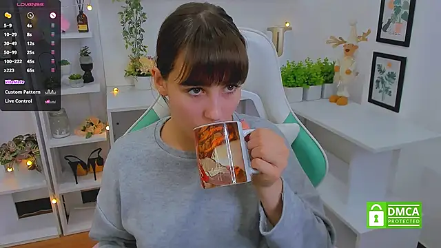 Snapshot of _Eliizabeth_ chatting on March 21, 2025, 10:06 pm Eliizabeth online show from March 21, 2025, 10:06 pm