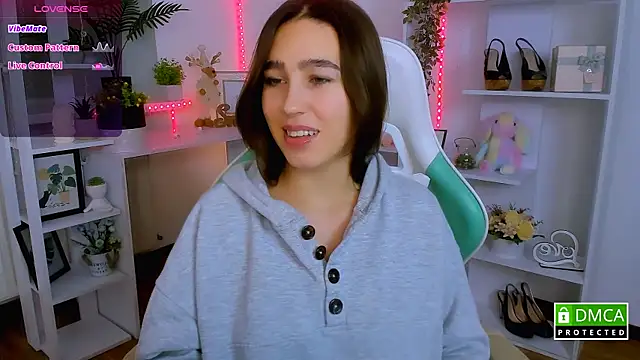 Snapshot of _Eliizabeth_ chatting on December 15, 2025, 9:20 pm Eliizabeth online show from December 15, 2025, 9:20 pm