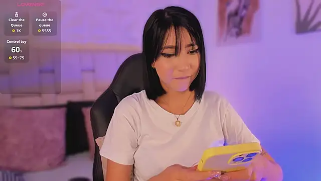 emma woods  online show from October 16, 2025, 7:55 pm