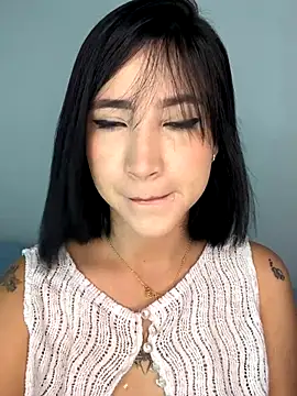 emma woods  online show from October 29, 2025, 10:36 am