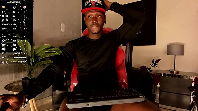 Snapshot of DannSmmith chatting on November 10, 2025, 11:48 am DannSmmith online show from November 10, 2025, 11:48 am