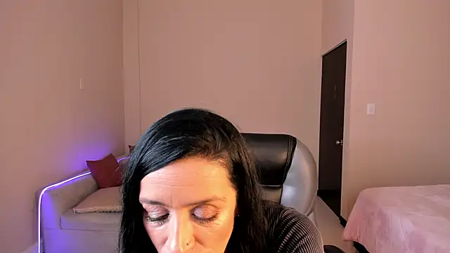 Kristen Garner online show from May 25, 2026, 8:18 pm