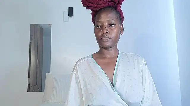 Snapshot of Elegant_Ebony chatting on October 19, 2025, 1:47 pm Elegant Ebony online show from October 19, 2025, 1:47 pm