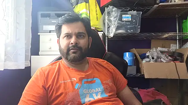 Snapshot of Sakhtlaundaz chatting on June 11, 2026, 12:57 pm Sakhtlaundaz online show from June 11, 2026, 12:57 pm