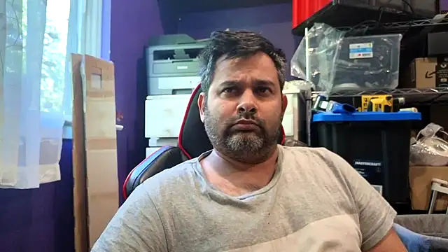 Snapshot of Sakhtlaundaz chatting on May 21, 2026, 9:23 pm Sakhtlaundaz online show from May 21, 2026, 9:23 pm