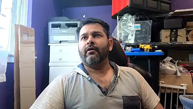 Snapshot of Sakhtlaundaz chatting on May 12, 2026, 2:12 pm Sakhtlaundaz online show from May 12, 2026, 2:12 pm
