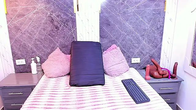 Snapshot of AndreaFletcher chatting on December 14, 2025, 12:11 pm AndreaFletcher online show from December 14, 2025, 12:11 pm