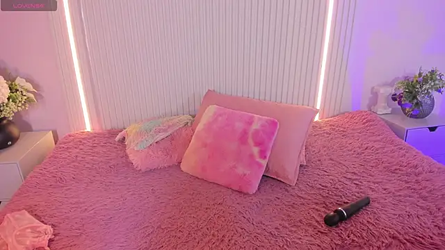 EmilyEvans7 online show from March 11, 2026, 7:41 pm