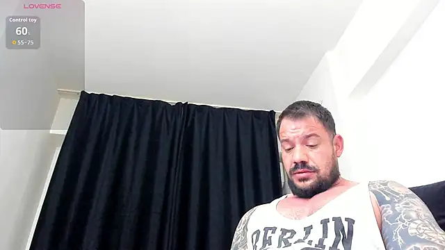 Snapshot of musclemonster31 chatting on May 4, 2026, 3:21 am musclemonster31 online show from May 4, 2026, 3:21 am