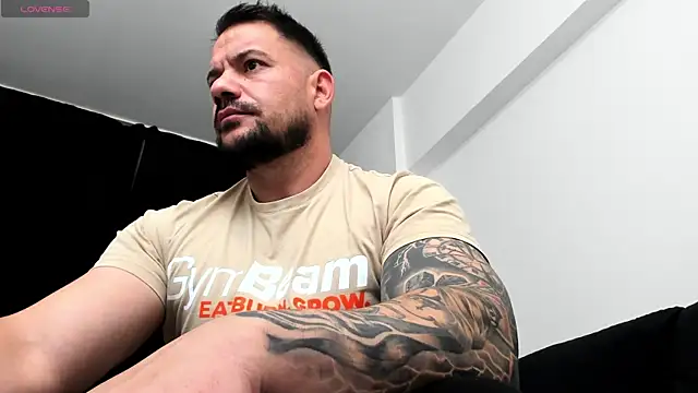 Snapshot of musclemonster31 chatting on October 16, 2025, 12:24 pm musclemonster31 online show from October 16, 2025, 12:24 pm