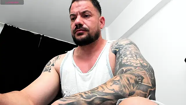 Snapshot of musclemonster31 chatting on October 18, 2025, 12:18 pm musclemonster31 online show from October 18, 2025, 12:18 pm