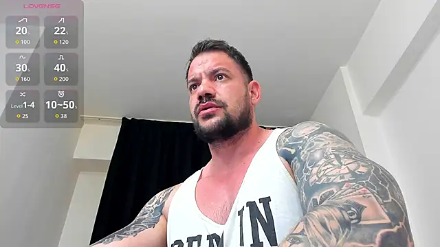 Snapshot of musclemonster31 chatting on April 18, 2026, 10:32 pm musclemonster31 online show from April 18, 2026, 10:32 pm