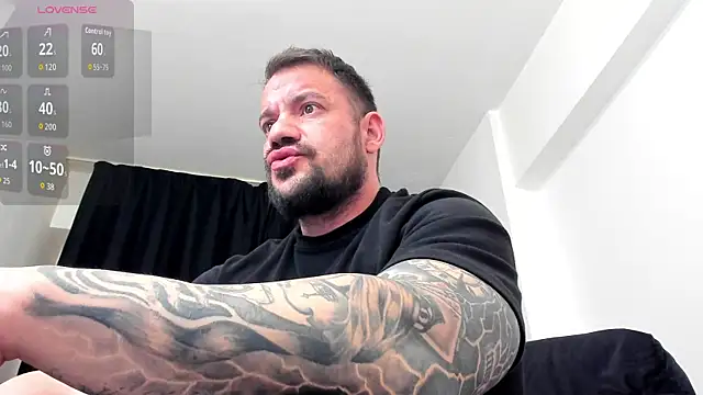Snapshot of musclemonster31 chatting on April 7, 2026, 12:12 am musclemonster31 online show from April 7, 2026, 12:12 am