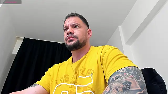 Snapshot of musclemonster31 chatting on May 5, 2026, 4:04 am musclemonster31 online show from May 5, 2026, 4:04 am