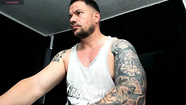 Snapshot of musclemonster31 chatting on October 21, 2025, 12:04 pm musclemonster31 online show from October 21, 2025, 12:04 pm