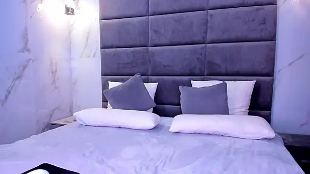 Lexi Split online show from November 12, 2025, 1:43 am