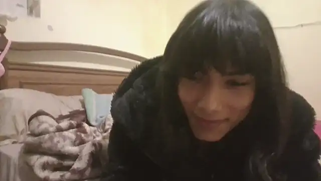 Snapshot of calliemaggotbone chatting on December 5, 2025, 6:17 pm calliemaggotbone online show from December 5, 2025, 6:17 pm