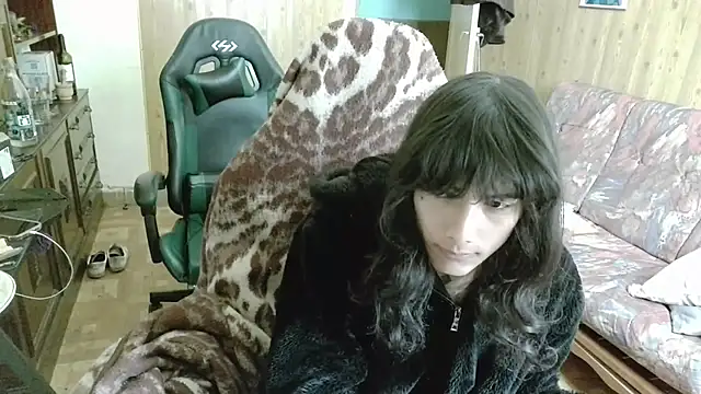 Snapshot of calliemaggotbone chatting on December 3, 2025, 10:58 am calliemaggotbone online show from December 3, 2025, 10:58 am