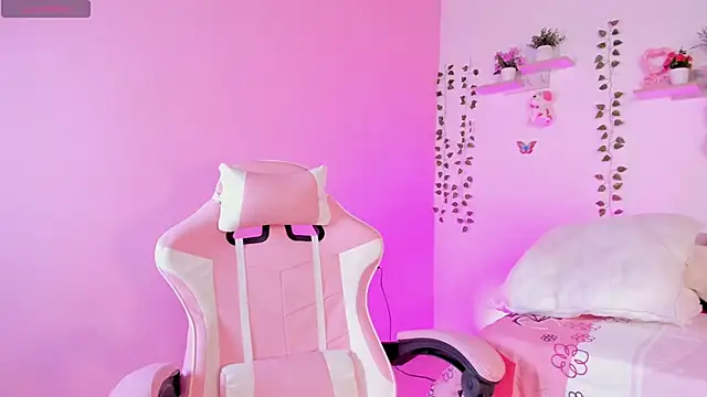 Emily restrepo online show from September 14, 2025, 4:57 am