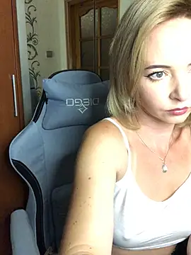 Snapshot of Kristina03 chatting on July 16, 2026, 9:23 pm Kristina03 online show from July 16, 2026, 9:23 pm