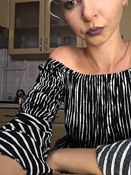 Snapshot of Kristina03 chatting on October 28, 2025, 9:47 pm Kristina03 online show from October 28, 2025, 9:47 pm