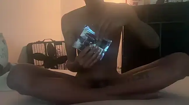 Snapshot of ITSONLYKENNY chatting on February 19, 2025, 10:23 am ITSONLYKENNY online show from February 19, 2025, 10:23 am