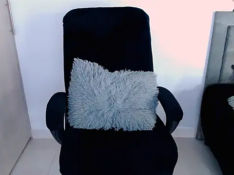 diana  34 online show from March 14, 2026, 4:35 pm