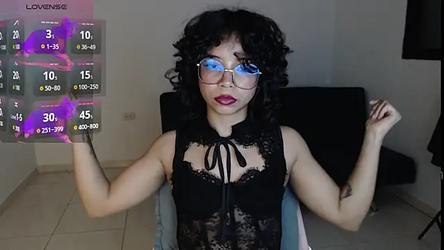 Snapshot of Putaku_San chatting on October 17, 2025, 4:05 am Putaku San online show from October 17, 2025, 4:05 am