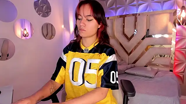 Snapshot of nahia_low chatting on February 17, 2025, 6:31 am nahia low online show from February 17, 2025, 6:31 am